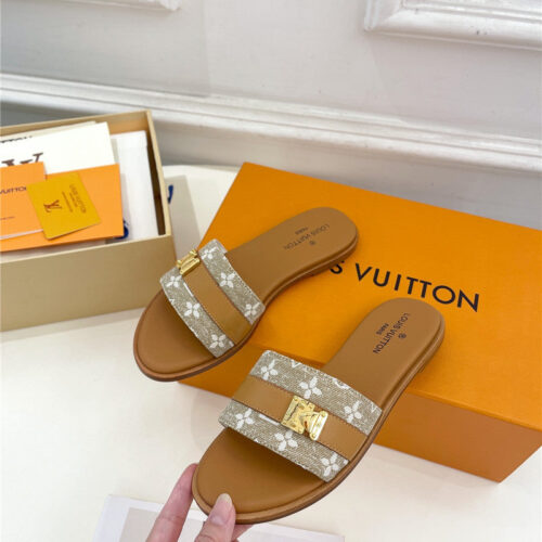 High Quality Luxury Louis Vuitton Spring And Summer New Metal Buckle Slippers – Style 37859 product detail