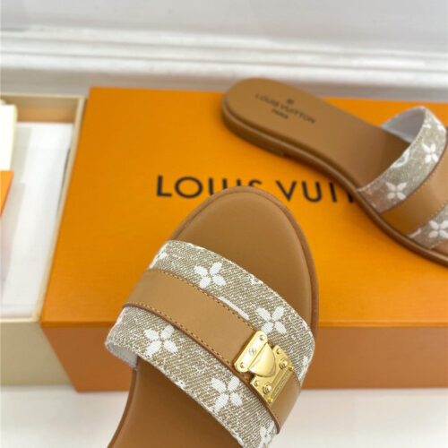 High Quality Luxury Louis Vuitton Spring And Summer New Metal Buckle Slippers – Style 37859 product detail