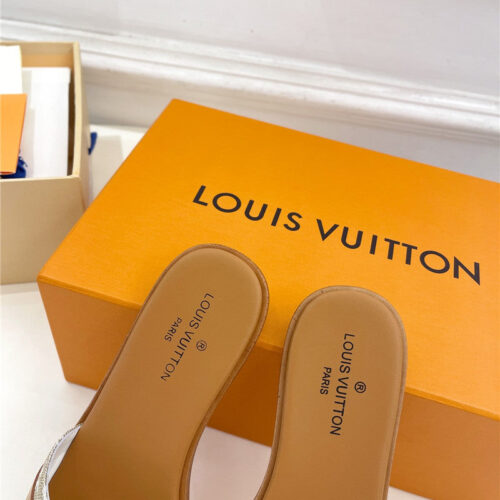 High Quality Luxury Louis Vuitton Spring And Summer New Metal Buckle Slippers – Style 37859 product detail