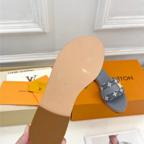 High Quality Luxury Louis Vuitton Spring And Summer New Metal Buckle Slippers – Style 27683 product detail