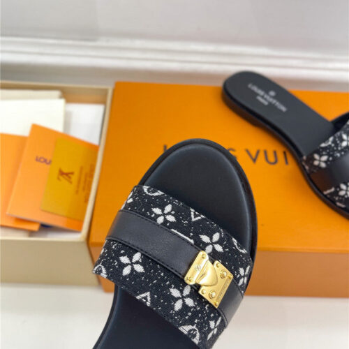 High Quality Luxury Louis Vuitton Spring And Summer New Metal Buckle Slippers – Style 86435 product detail