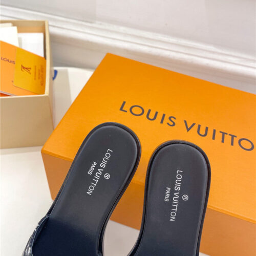 High Quality Luxury Louis Vuitton Spring And Summer New Metal Buckle Slippers – Style 86435 product detail
