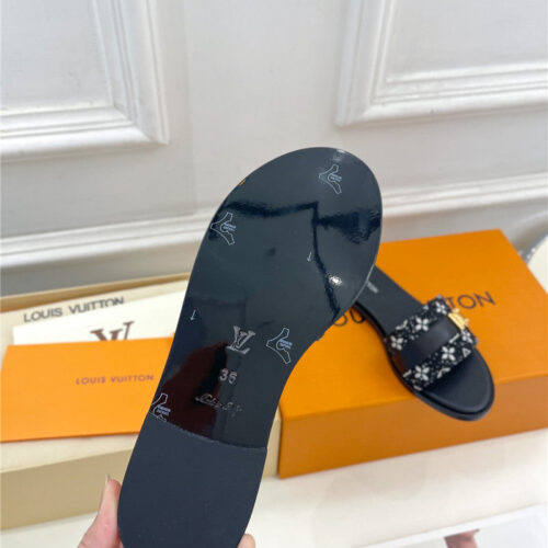 High Quality Luxury Louis Vuitton Spring And Summer New Metal Buckle Slippers – Style 86435 product detail