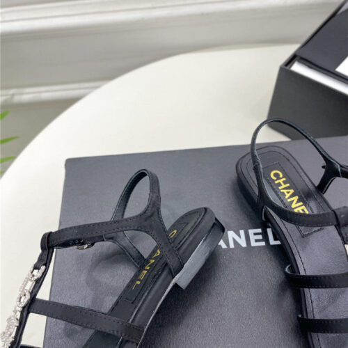 High Quality Luxury Chanel Double C Chain Pinch Sandals product detail