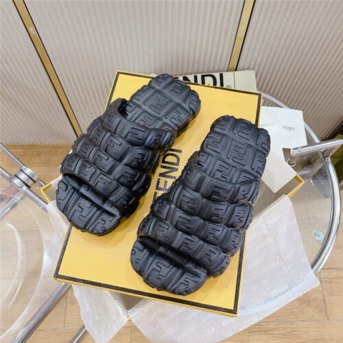 High Quality Luxury Fendi Environmentally Friendly Rubber Couple Slippers alternate view