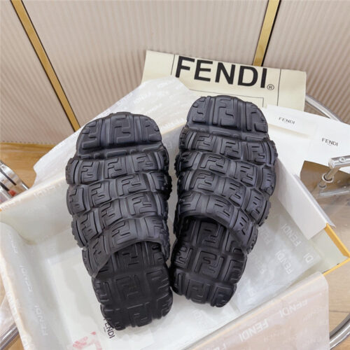 High Quality Luxury Fendi Environmentally Friendly Rubber Couple Slippers product detail