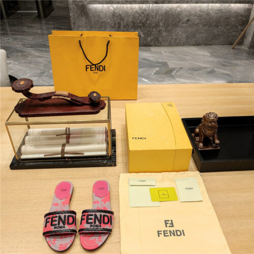 High Quality Luxury Fendi Embroidered “Fendi” Large English Logo Logo Slippers product detail