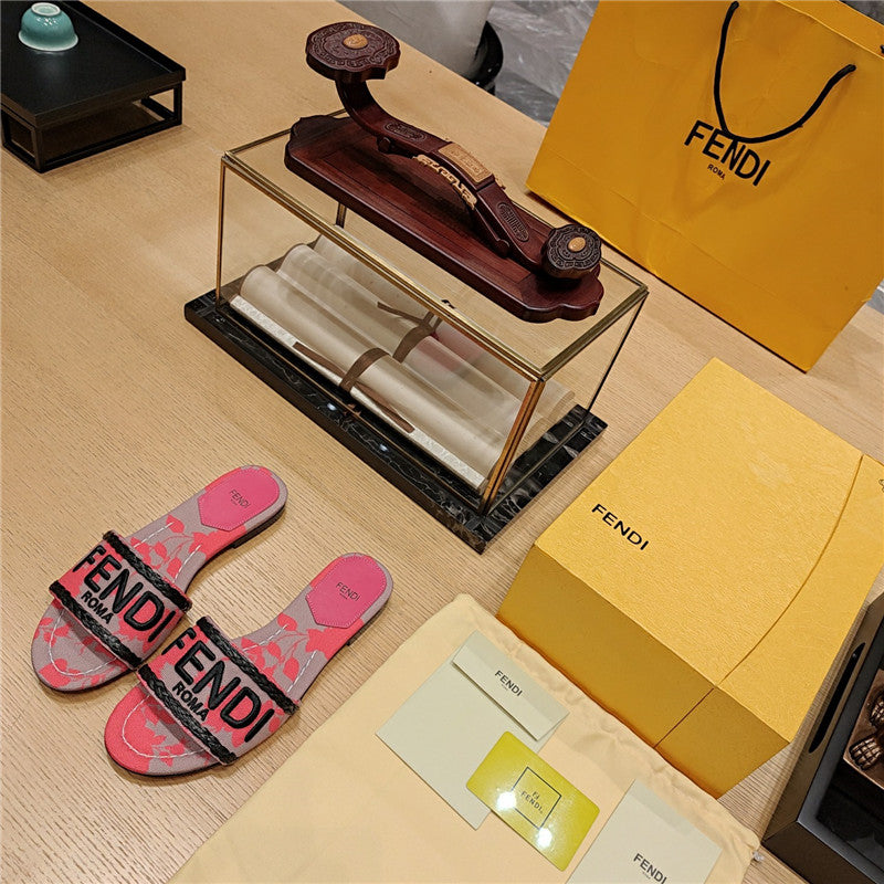 High Quality Luxury Fendi Embroidered “Fendi” Large English Logo Logo Slippers product detail