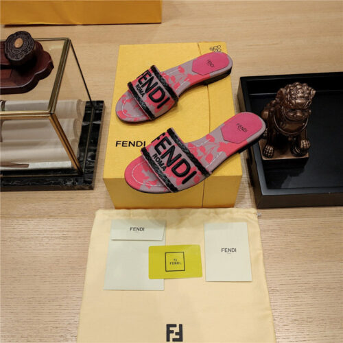 High Quality Luxury Fendi Embroidered “Fendi” Large English Logo Logo Slippers product detail