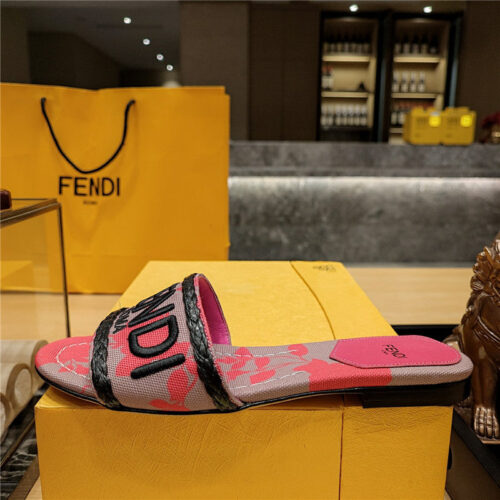 High Quality Luxury Fendi Embroidered “Fendi” Large English Logo Logo Slippers product detail