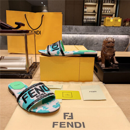 High Quality Luxury Fendi Embroidered “Fendi” Large English Logo Logo Slippers – Style 94035 product detail