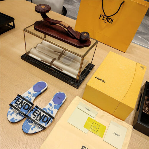 High Quality Luxury Fendi Embroidered “Fendi” Large English Logo Logo Slippers – Style 18323 alternate view
