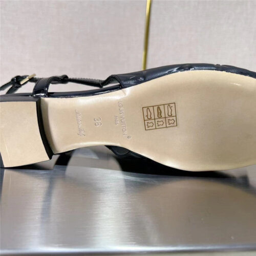 High Quality Luxury Louis Vuitton Flat Back Sandals – Style 53507 product detail