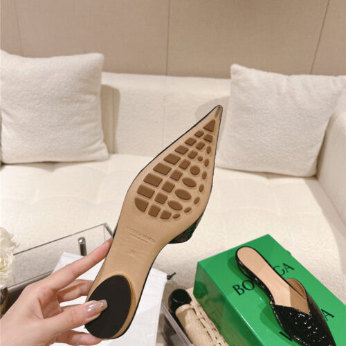 High Quality Luxury Bottega Veneta V-Collar Pointy Toe Slides – Style 60678 product detail