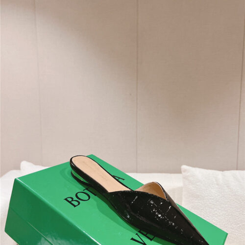 High Quality Luxury Bottega Veneta V-Collar Pointy Toe Slides – Style 60678 product detail