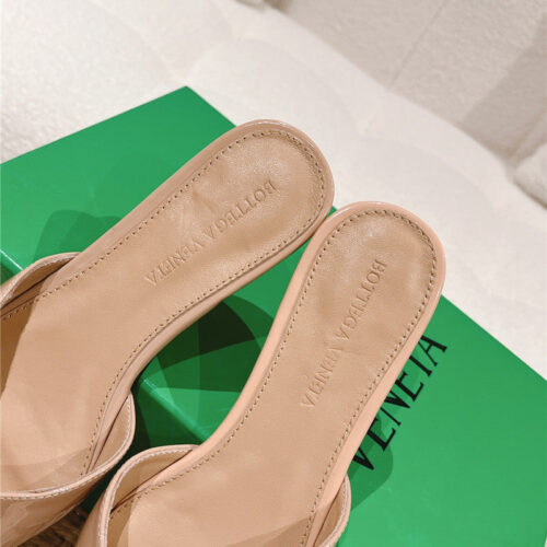 High Quality Luxury Bottega Veneta V-Collar Pointy Toe Slides – Style 88358 product detail