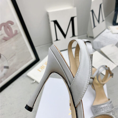 High Quality Luxury Dior Fashion Embroidered Hot Diamond High-Heeled Sandals product detail