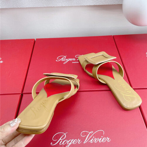 High Quality Luxury Roger Vivier Embroidered Buckle Mules – Style 91412 product detail