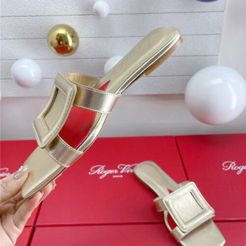 High Quality Luxury Roger Vivier Embroidered Buckle Mules – Style 84628 product detail