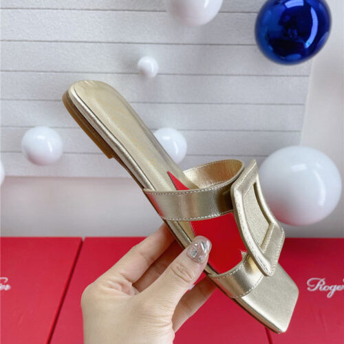 High Quality Luxury Roger Vivier Embroidered Buckle Mules – Style 84628 product detail