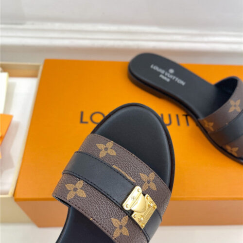 High Quality Luxury Louis Vuitton Metal Buckle Slippers – Style 57315 product detail
