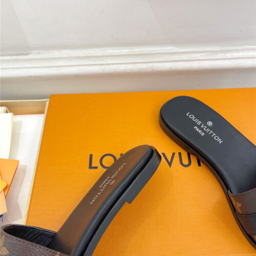 High Quality Luxury Louis Vuitton Metal Buckle Slippers – Style 57315 product detail