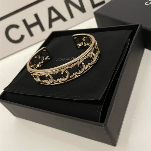 High Quality Luxury Chanel Smooth Bracelet product detail