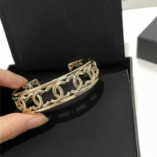 High Quality Luxury Chanel Smooth Bracelet product detail