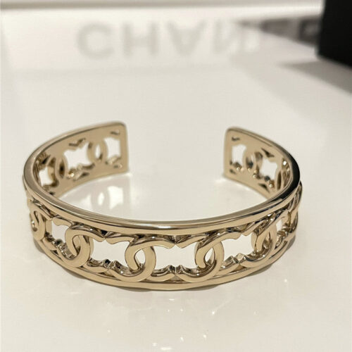 High Quality Luxury Chanel Smooth Bracelet product detail