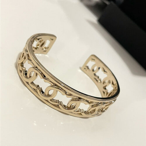 High Quality Luxury Chanel Smooth Bracelet product detail