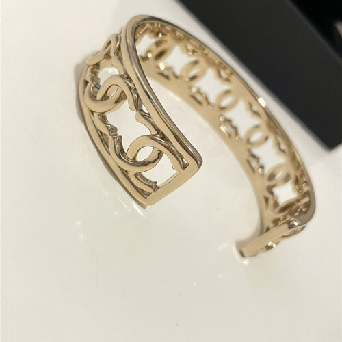 High Quality Luxury Chanel Smooth Bracelet product detail