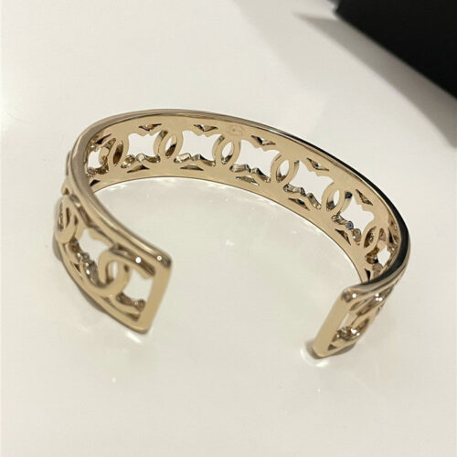 High Quality Luxury Chanel Smooth Bracelet product detail