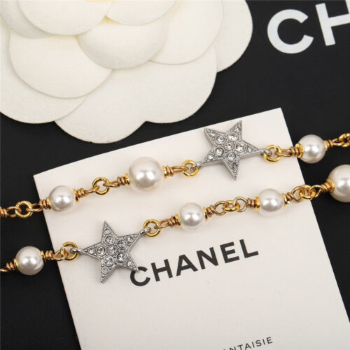 High Quality Luxury Chanel Classic Double C Pentagram Pearl Sweater Chain alternate view