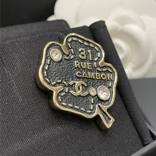 High Quality Luxury Chanel Imitation Leather Four-Leaf Clover Brooch product detail
