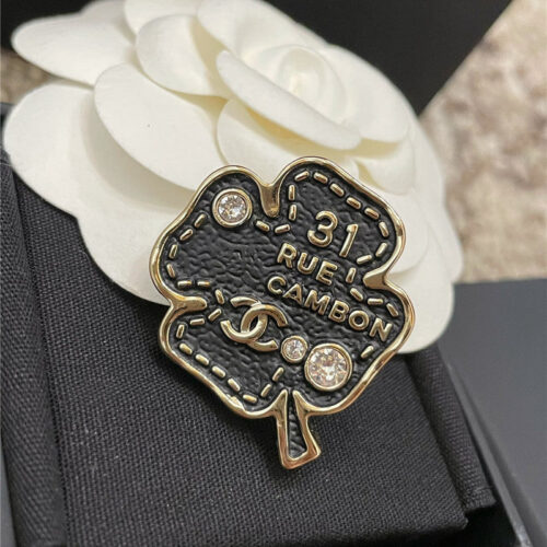 High Quality Luxury Chanel Imitation Leather Four-Leaf Clover Brooch product detail