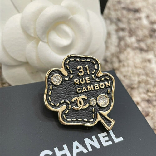 High Quality Luxury Chanel Imitation Leather Four-Leaf Clover Brooch product detail