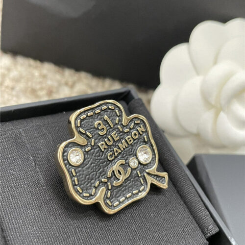 High Quality Luxury Chanel Imitation Leather Four-Leaf Clover Brooch product detail