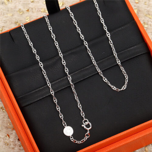 High Quality Luxury Hermes Coin Necklace alternate view