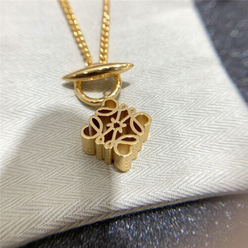 High Quality Luxury Loewe Silk Cube Pendant Necklace product detail