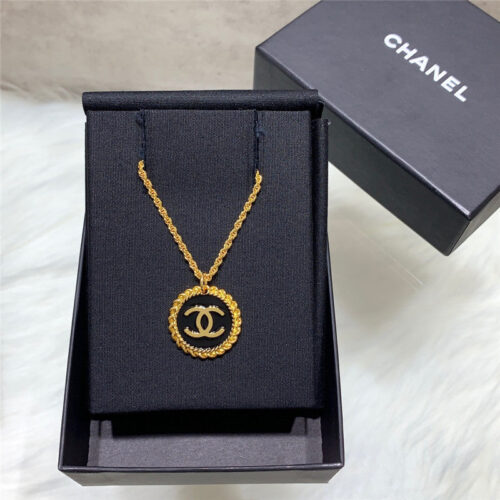 High Quality Luxury Chanel Hemp Edge Black Oil Necklace alternate view
