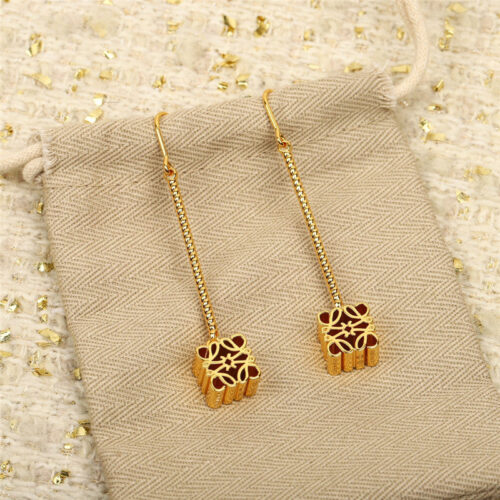 High Quality Luxury Loewe Diamond Earhook product detail