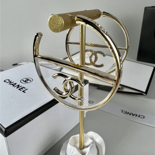High Quality Luxury Chanel Spring And Summer New Earrings alternate view