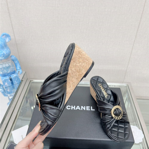 High Quality Luxury Chanel Cross Strap Round Buckle Slippers product detail