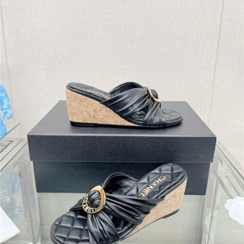 High Quality Luxury Chanel Cross Strap Round Buckle Slippers product detail