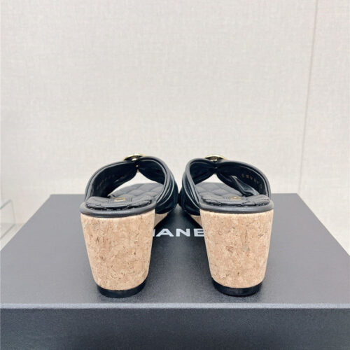 High Quality Luxury Chanel Cross Strap Round Buckle Slippers product detail
