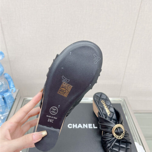 High Quality Luxury Chanel Cross Strap Round Buckle Slippers product detail