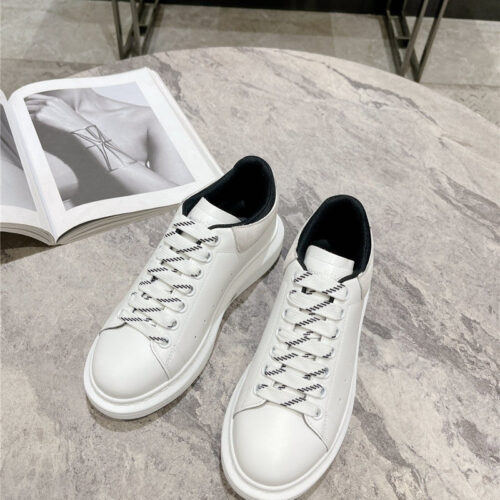 High Quality Luxury Alexander McQueen New Oversized Sneakers alternate view