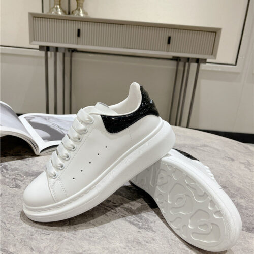 High Quality Luxury Alexander McQueen New Oversized Sneakers – Style 68835 alternate view