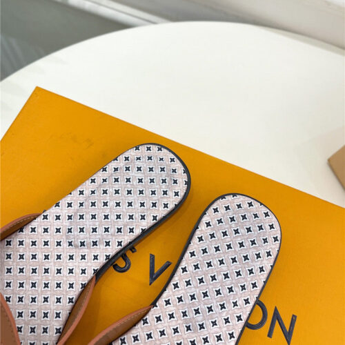 High Quality Luxury Louis Vuitton New Hollow Slippers – Style 51619 product detail