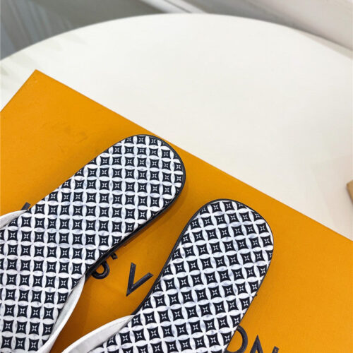 High Quality Luxury Louis Vuitton New Hollow Slippers – Style 49923 product detail